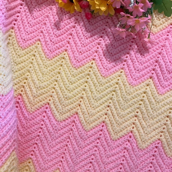 Crochet Baby Blanket Pink & Yellow - Like New Condition - Picture 2 of 6